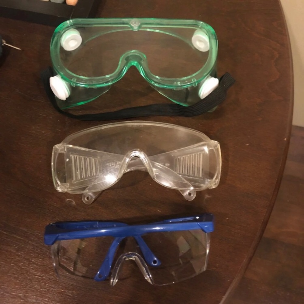3 pairs of lab goggles